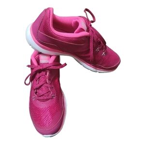 Nike Women's Fuchsia Sneakers